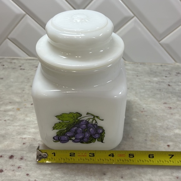 Milk glass container with Grapes vintage - Picture 7 of 7